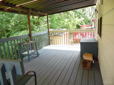 Exterior - 1124 Madeleine Cir, Cincinnati, OH 45231 photo 3 of 11