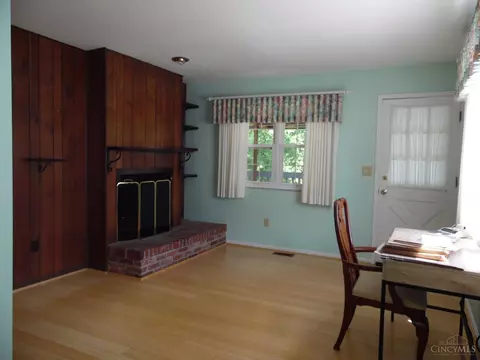 Living - 1124 Madeleine Cir, Cincinnati, OH 45231 photo 4 of 6