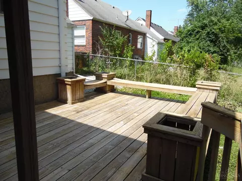 Exterior - 1124 Madeleine Cir, Cincinnati, OH 45231 photo 5 of 11