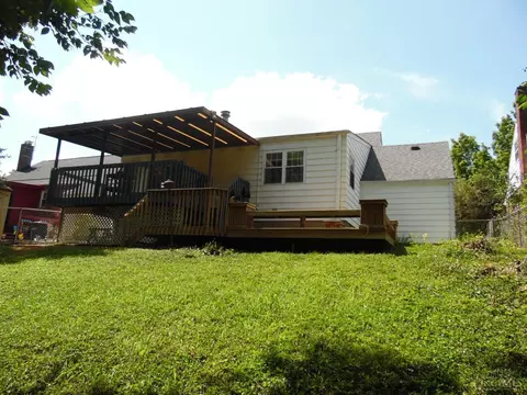 Exterior - 1124 Madeleine Cir, Cincinnati, OH 45231 photo 10 of 11
