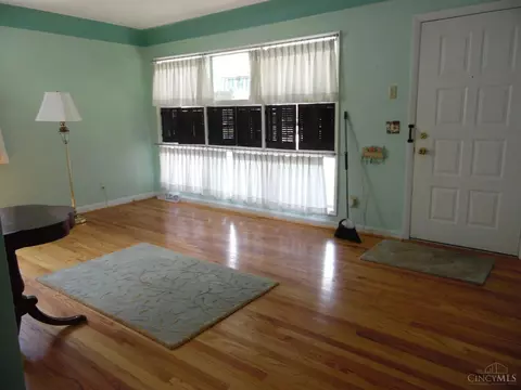 Living - 1124 Madeleine Cir, Cincinnati, OH 45231 photo 1 of 6