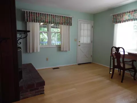 Living - 1124 Madeleine Cir, Cincinnati, OH 45231 photo 6 of 6