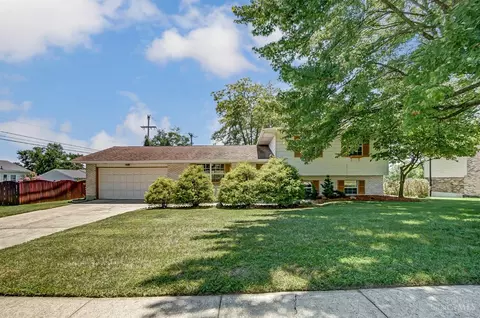 815 Carriage Hill Ln, Hamilton, OH 45013