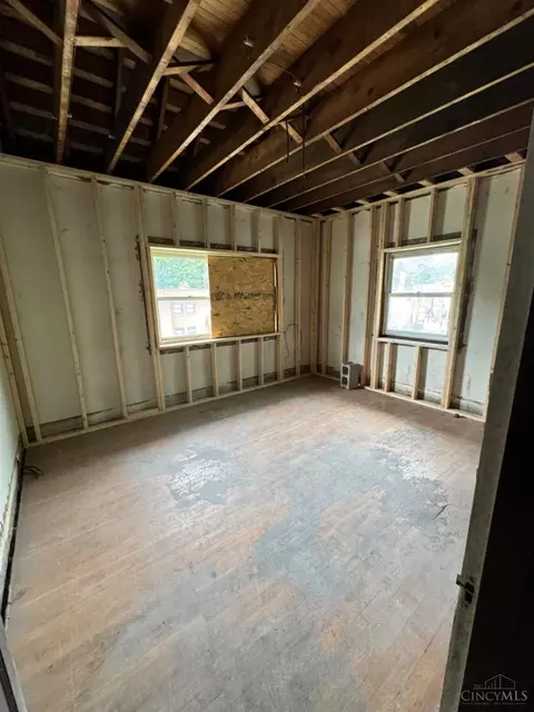 Bedroom - 720 Chalfonte Pl, Cincinnati, OH 45229 photo 5 of 8