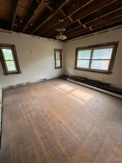 Bedroom - 720 Chalfonte Pl, Cincinnati, OH 45229 photo 6 of 8