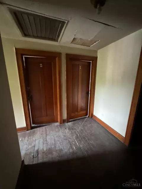 Entry Way - 720 Chalfonte Pl, Cincinnati, OH 45229 photo 3 of 6