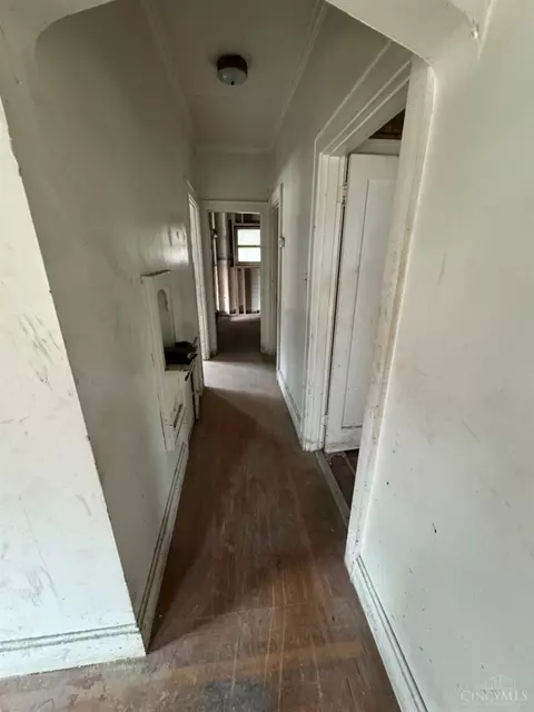 Entry Way - 720 Chalfonte Pl, Cincinnati, OH 45229 photo 6 of 6