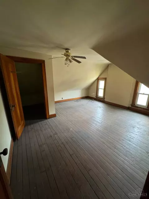Bedroom - 720 Chalfonte Pl, Cincinnati, OH 45229 photo 7 of 8