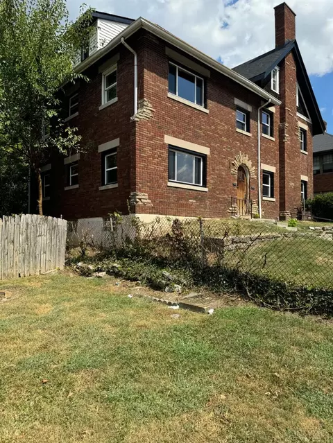 Exterior - 720 Chalfonte Pl, Cincinnati, OH 45229 photo 2 of 3