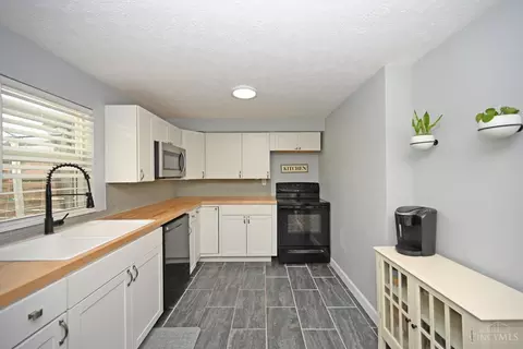 Kitchen - 4210 Dixie Dr, Cincinnati, OH 45245 photo 2 of 3