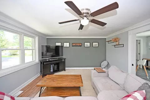 Living - 4210 Dixie Dr, Cincinnati, OH 45245 photo 2 of 3