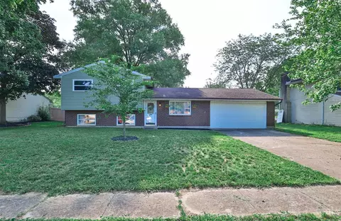 5728 Lake Superior Dr, Fairfield, OH 45014