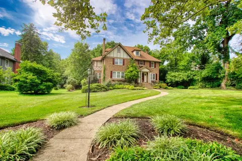 35 Oliver Rd, Wyoming, OH 45215