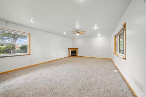 Living - 8921 Cavalier Dr, Cincinnati, OH 45231 photo 6 of 8