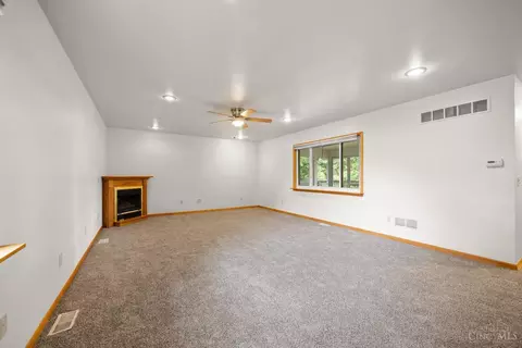 Living - 8921 Cavalier Dr, Cincinnati, OH 45231 photo 7 of 8