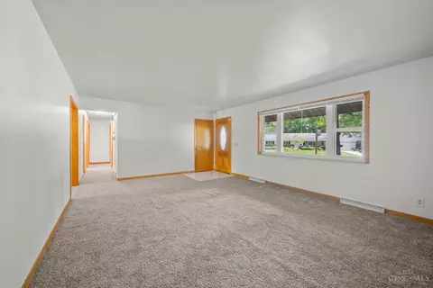 Living - 8921 Cavalier Dr, Cincinnati, OH 45231 photo 3 of 8
