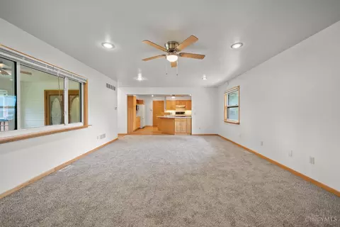 Living - 8921 Cavalier Dr, Cincinnati, OH 45231 photo 8 of 8