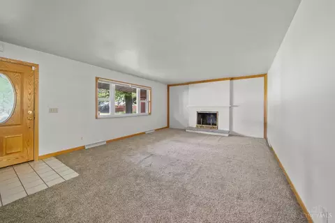 Living - 8921 Cavalier Dr, Cincinnati, OH 45231 photo 2 of 8