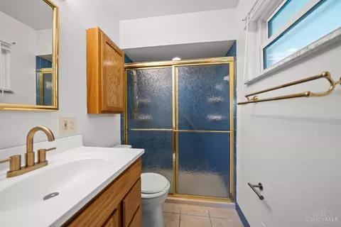 Bath - 8921 Cavalier Dr, Cincinnati, OH 45231 photo 1 of 3