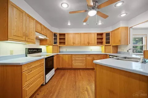 Kitchen - 8921 Cavalier Dr, Cincinnati, OH 45231 photo 2 of 5