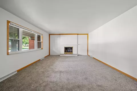 Living - 8921 Cavalier Dr, Cincinnati, OH 45231 photo 5 of 8