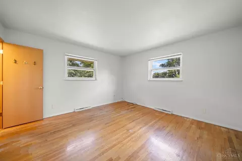 Bedroom - 8921 Cavalier Dr, Cincinnati, OH 45231 photo 4 of 5
