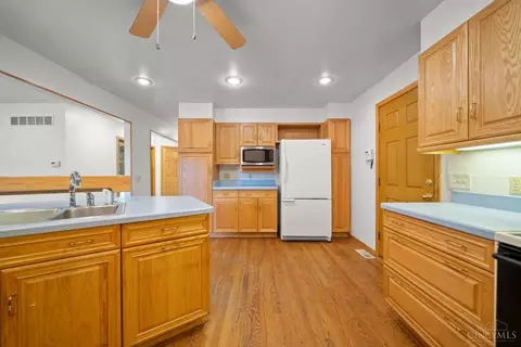 Kitchen - 8921 Cavalier Dr, Cincinnati, OH 45231 photo 5 of 5