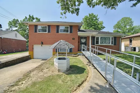 729 Cascade Rd, Forest Park, OH 45240