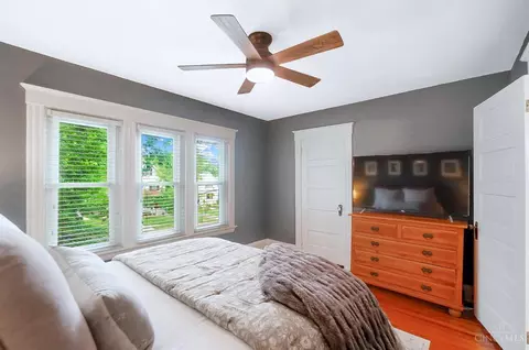 Bedroom - 3752 Drake Ave, Cincinnati, OH 45209 photo 2 of 6