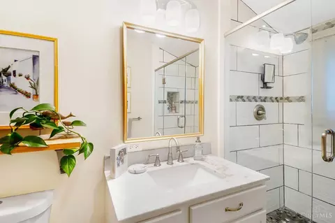 Bath - 3752 Drake Ave, Cincinnati, OH 45209 photo 5 of 6