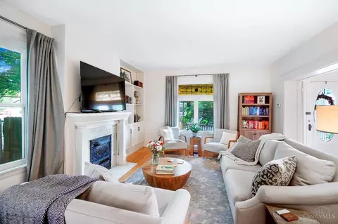 Living - 3752 Drake Ave, Cincinnati, OH 45209 photo 2 of 3