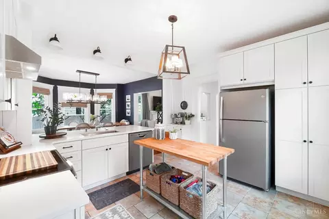 Kitchen - 3752 Drake Ave, Cincinnati, OH 45209 photo 5 of 9