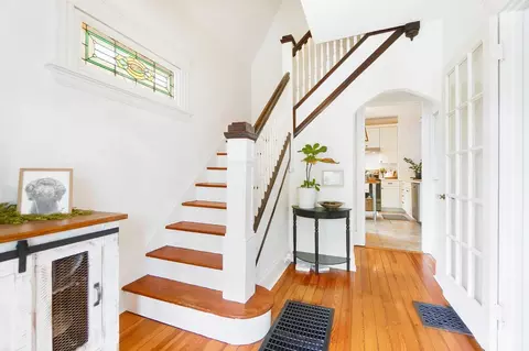 Entry Way - 3752 Drake Ave, Cincinnati, OH 45209 photo 4 of 4