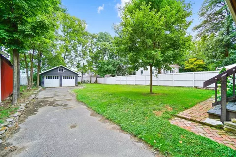 Exterior - 3752 Drake Ave, Cincinnati, OH 45209 photo 9 of 14