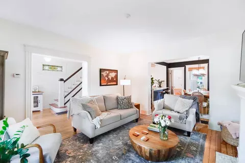 Living - 3752 Drake Ave, Cincinnati, OH 45209 photo 3 of 3