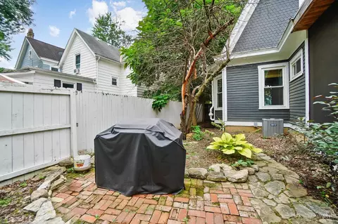 Exterior - 3752 Drake Ave, Cincinnati, OH 45209 photo 10 of 14
