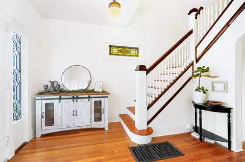 Entry Way - 3752 Drake Ave, Cincinnati, OH 45209 photo 2 of 4