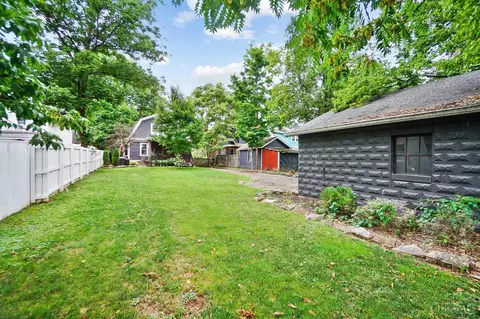 Exterior - 3752 Drake Ave, Cincinnati, OH 45209 photo 7 of 14