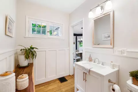 Bath - 3752 Drake Ave, Cincinnati, OH 45209 photo 2 of 6