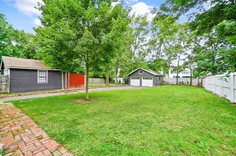 Exterior - 3752 Drake Ave, Cincinnati, OH 45209 photo 5 of 14