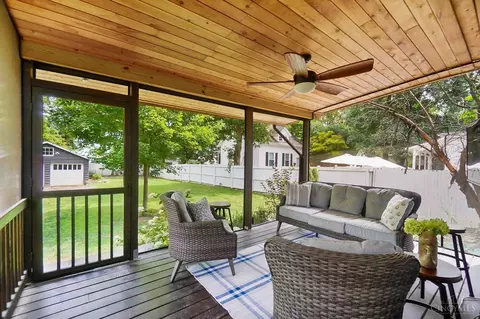 Exterior - 3752 Drake Ave, Cincinnati, OH 45209 photo 6 of 14