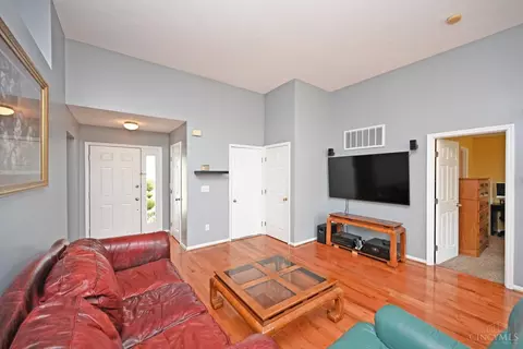 881 Weeping Willow Ln, Hamilton Township, OH 45039 photo 13