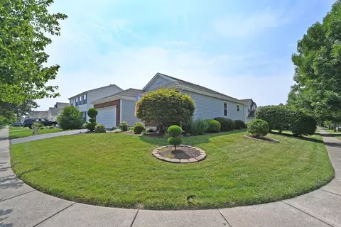 881 Weeping Willow Ln, Hamilton Township, OH 45039 photo 2