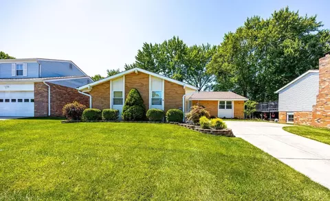 1855 Fallbrook Ln, Cincinnati, OH 45240