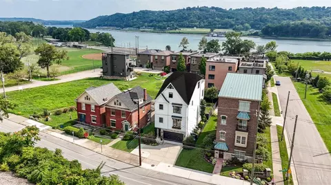2907 Riverside Dr, Cincinnati, OH 45226