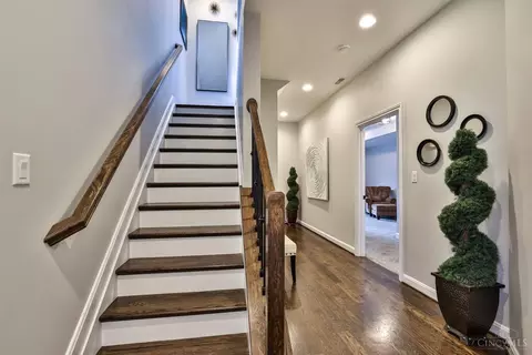 Entry Way - 2907 Riverside Dr, Cincinnati, OH 45226 photo 2 of 7