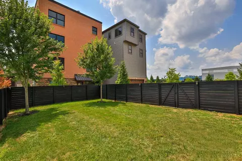 Exterior - 2907 Riverside Dr, Cincinnati, OH 45226 photo 8 of 13