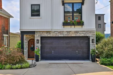 Exterior - 2907 Riverside Dr, Cincinnati, OH 45226 photo 11 of 13