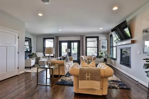 Living - 2907 Riverside Dr, Cincinnati, OH 45226 photo 1 of 11