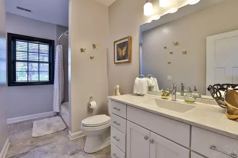 Bath - 2907 Riverside Dr, Cincinnati, OH 45226 photo 6 of 7
